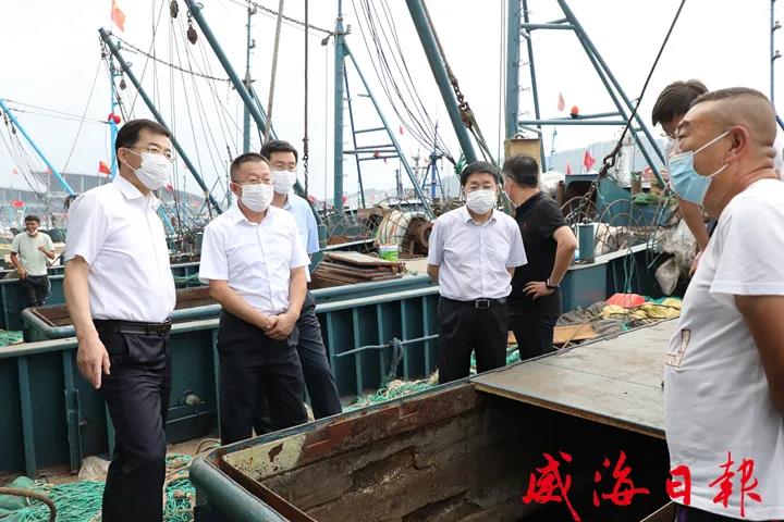 威海市海洋发展局 要闻 张海波督导伏季休渔结束前渔船综合管控工作